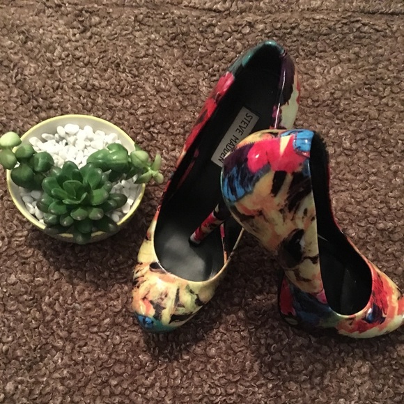 Steve Madden Heels. Free gift with purchase! - Picture 2 of 5
